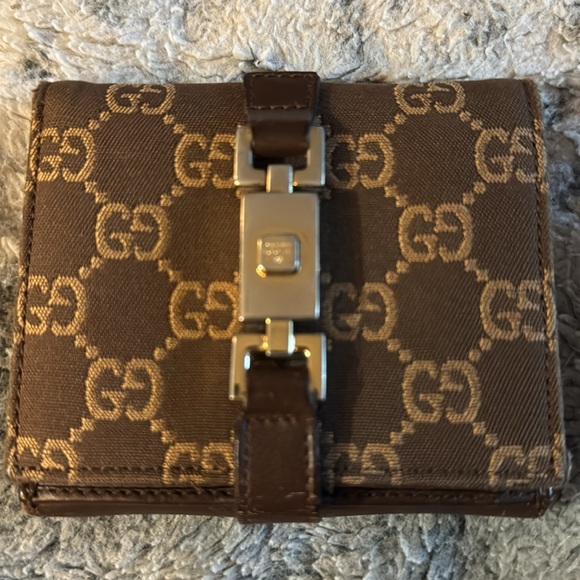 Women’s or Men's Gucci GG monogram canvas Key locking hardware Bi-Fold wallet! - Picture 3 of 17
